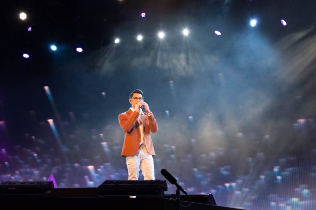 Afgan performing at the 22nd Asian Television Awards