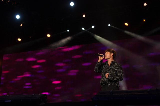 Kim Jong Kook performing at the Asian Television Awards.