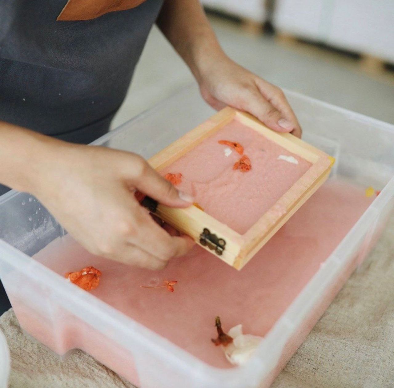 Snapshot from the paper making workshop at Print N Matters'