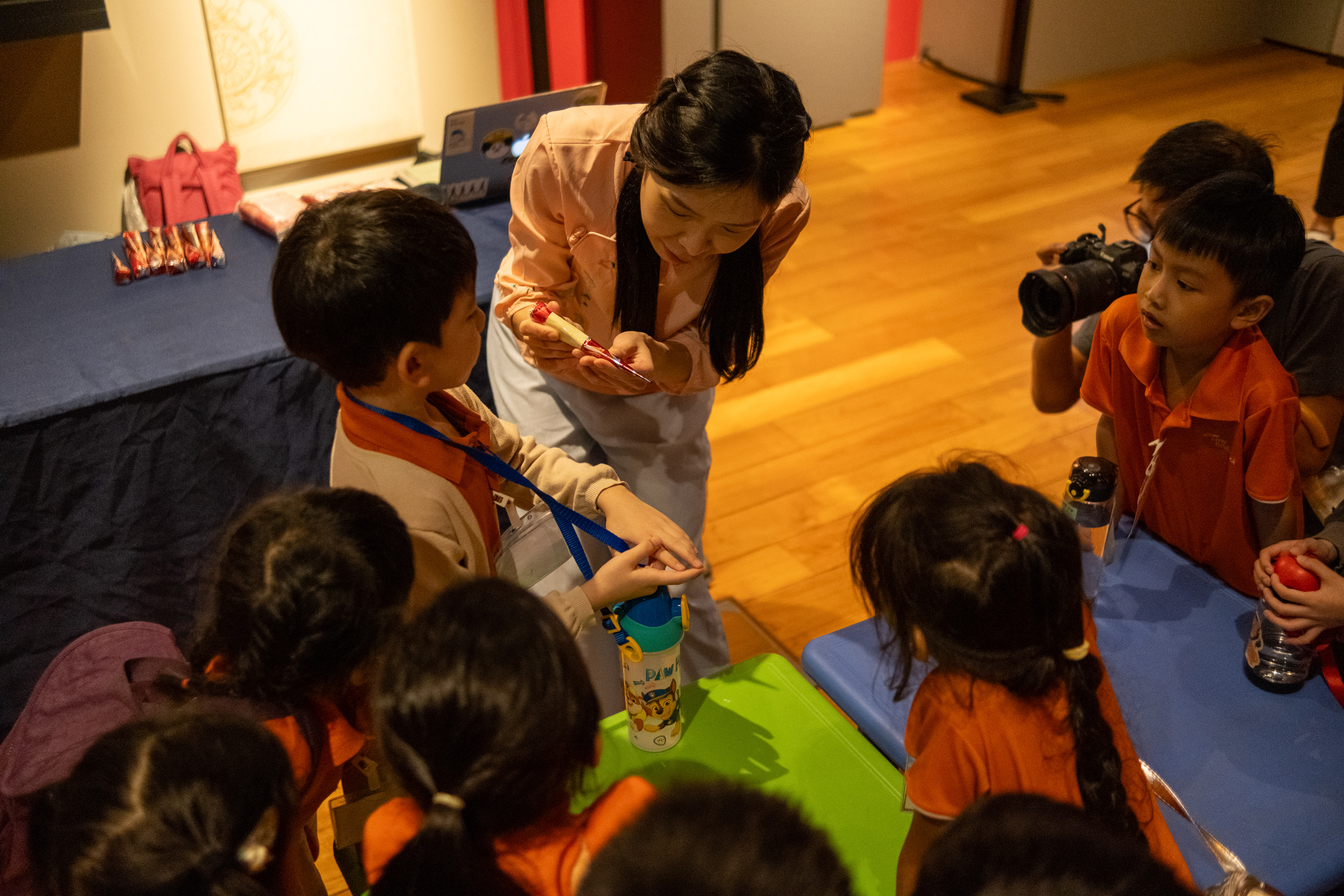 One of the actors helping to draw henna art on the participant’s hand. 